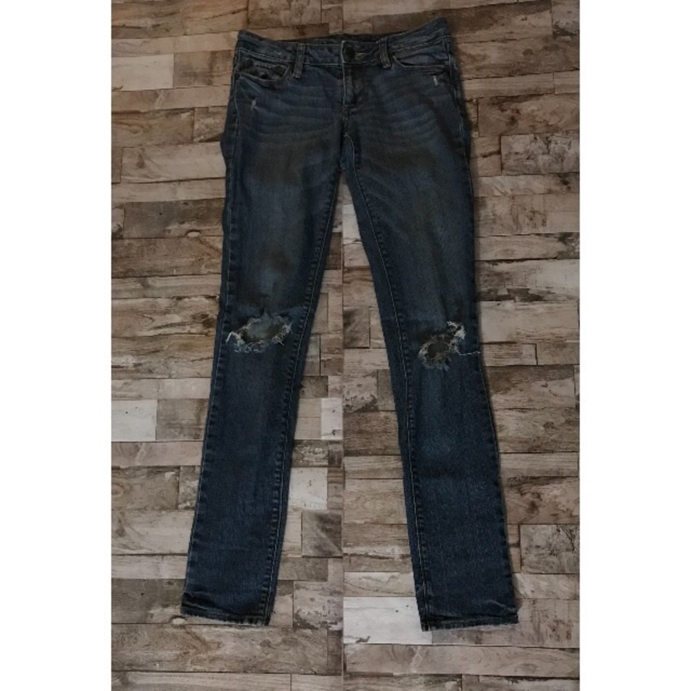 Bullhead size 3 superskinny distressed blue jeans!